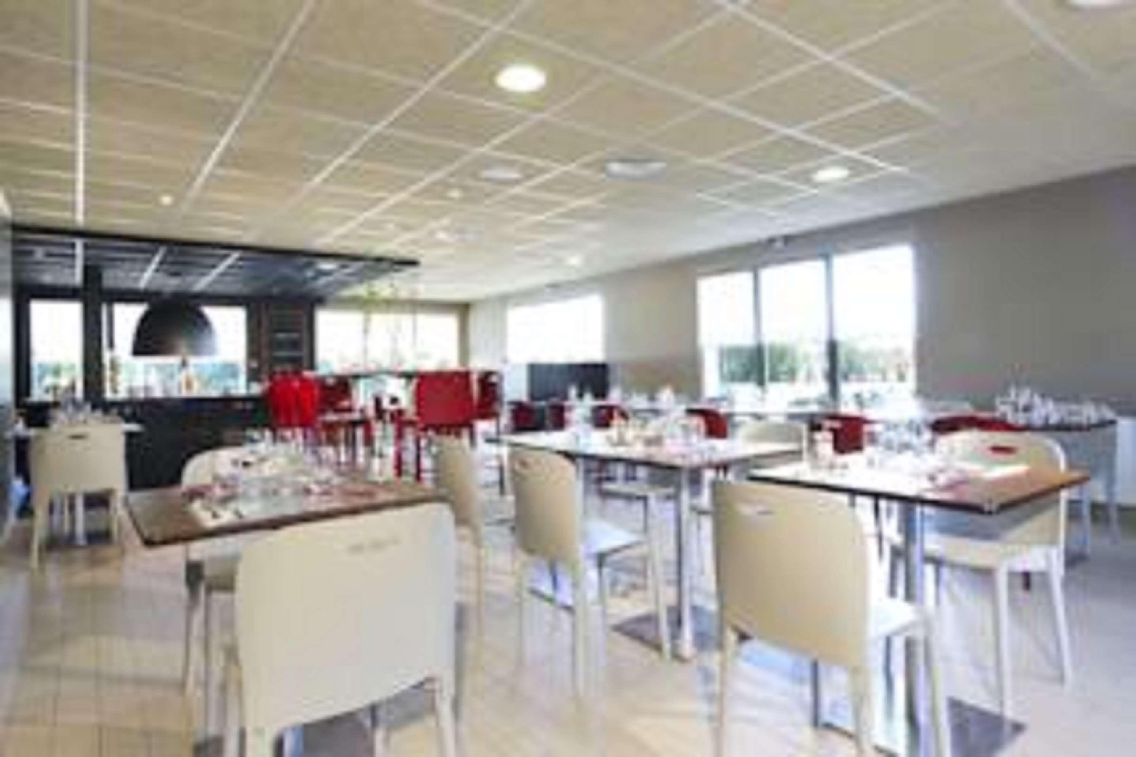 Hotel Campanile Montbeliard - Sochaux Exterior foto